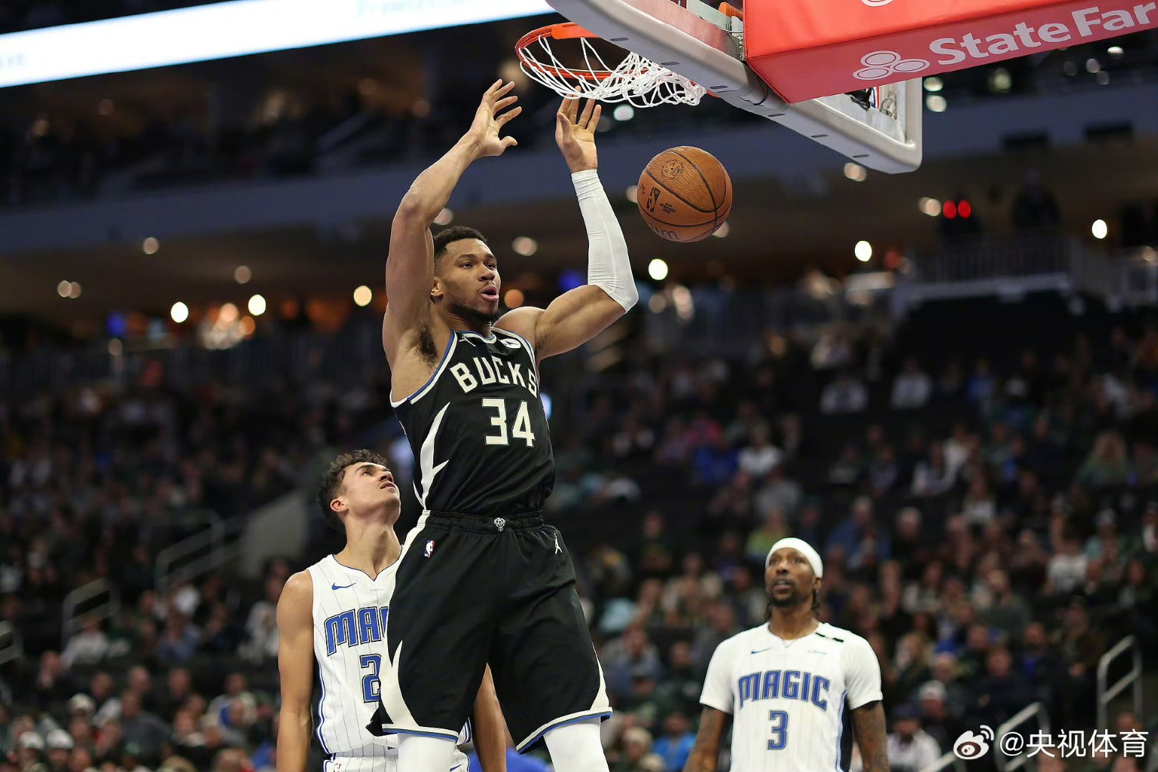 包含nba常规赛雄鹿100-128惨败猛龙巴恩斯23分阿德托昆博22分8板的词条