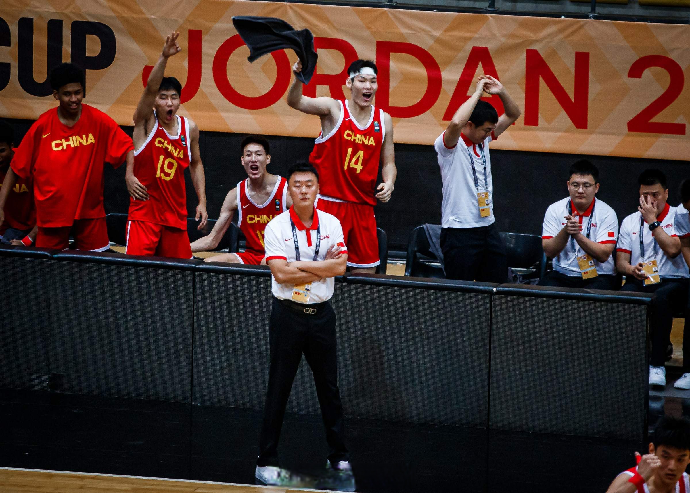 包含芬兰男篮力克格鲁吉亚晋级四强马尔卡宁贡献17分6篮板的词条