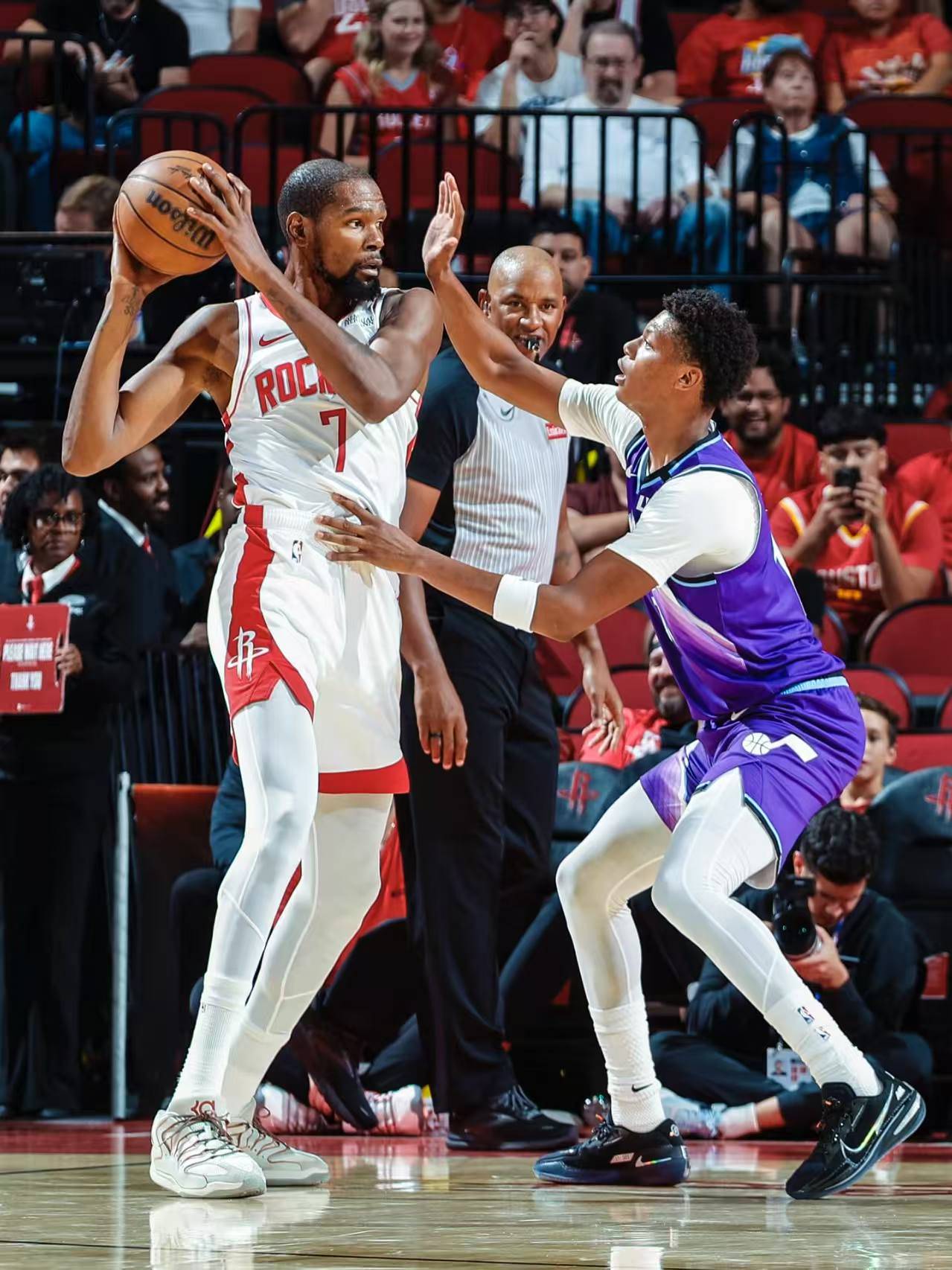 NBA常规赛火箭主场135-112大胜奇才杜兰特23分申京16+13的简单介绍