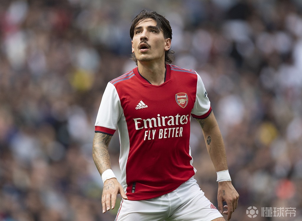 关于伯纳尔对1月租借离队持开放态度由于在巴萨出场时间不足的信息