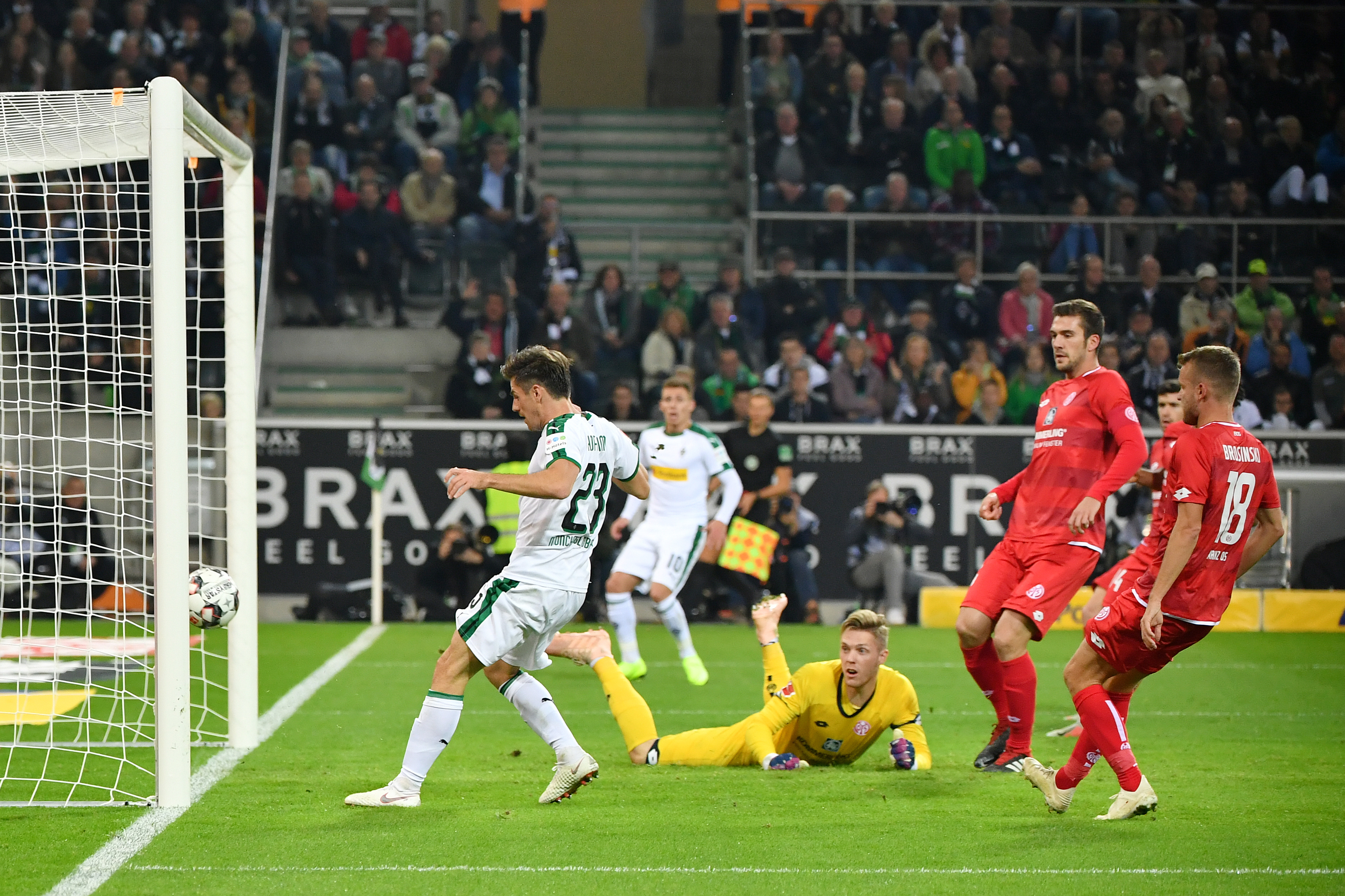 包含德甲圣保利VS门兴格拉德巴赫前瞻门兴为联赛至今收获0胜的球队的词条