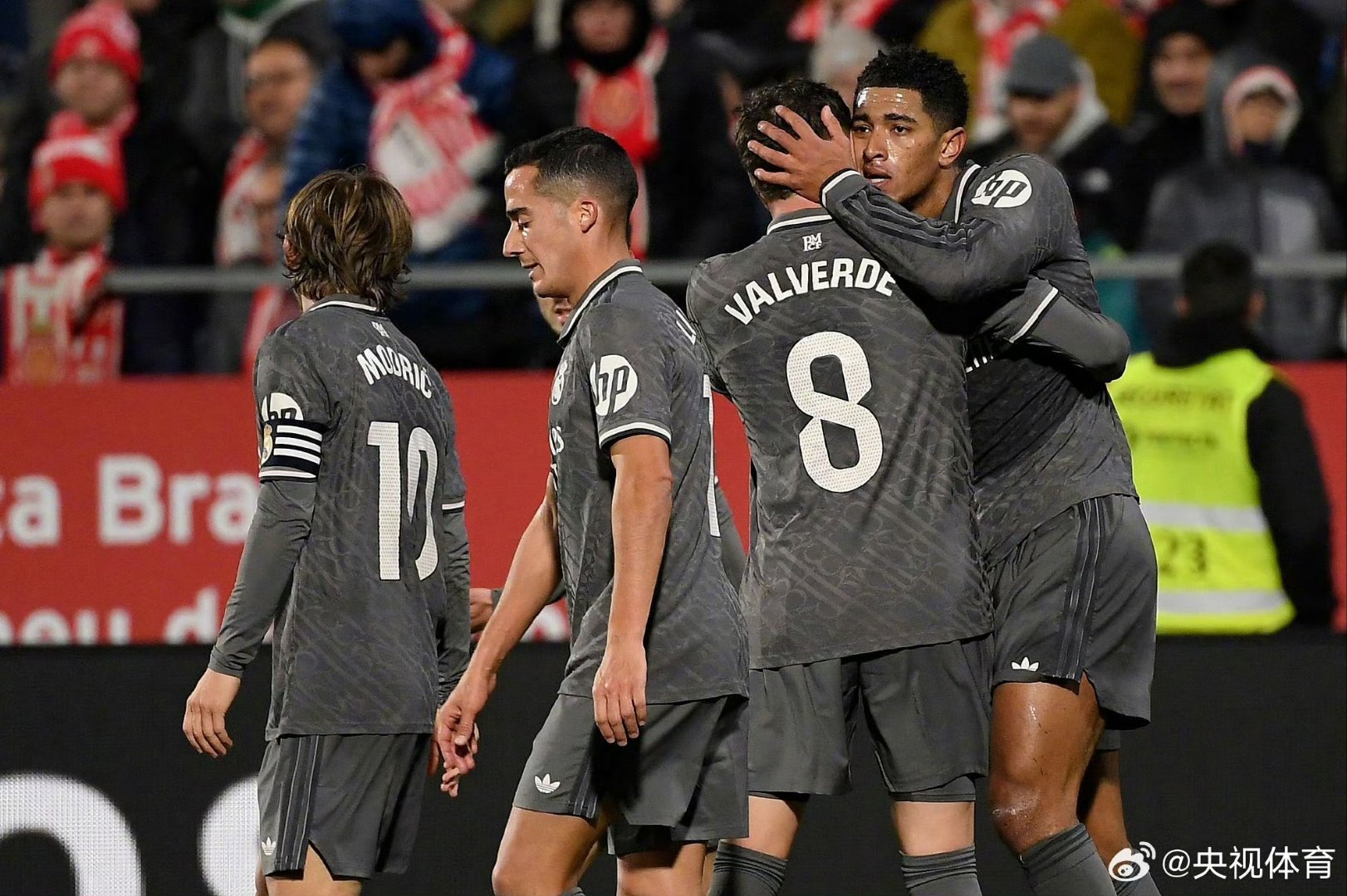 关于外媒评西甲历史最佳阵：梅罗领衔所有球员均来自皇马巴萨的信息