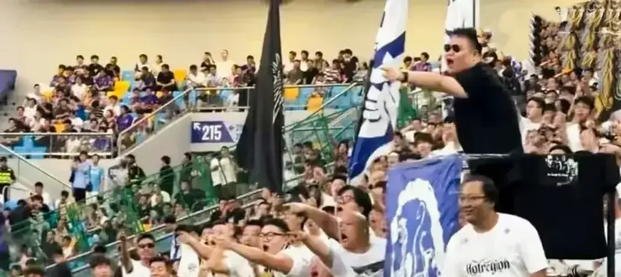 津门虎回应球迷谩骂球员事件韦世豪受辱