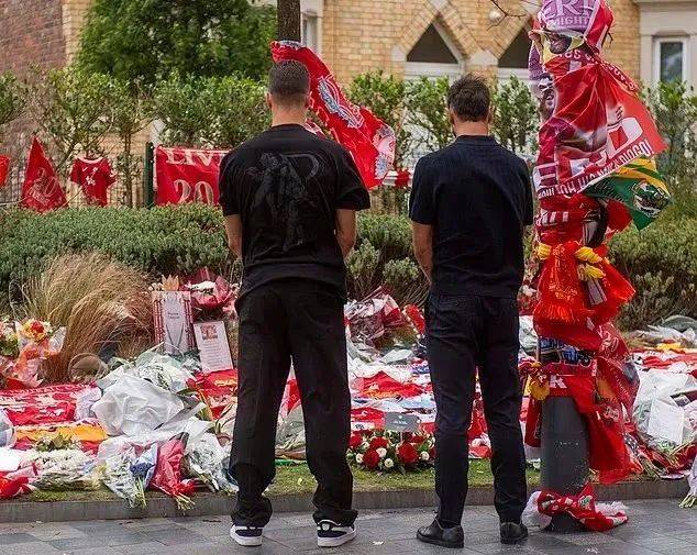 阿莫林携曼联球员悼念若塔向葡萄牙同胞致敬的简单介绍