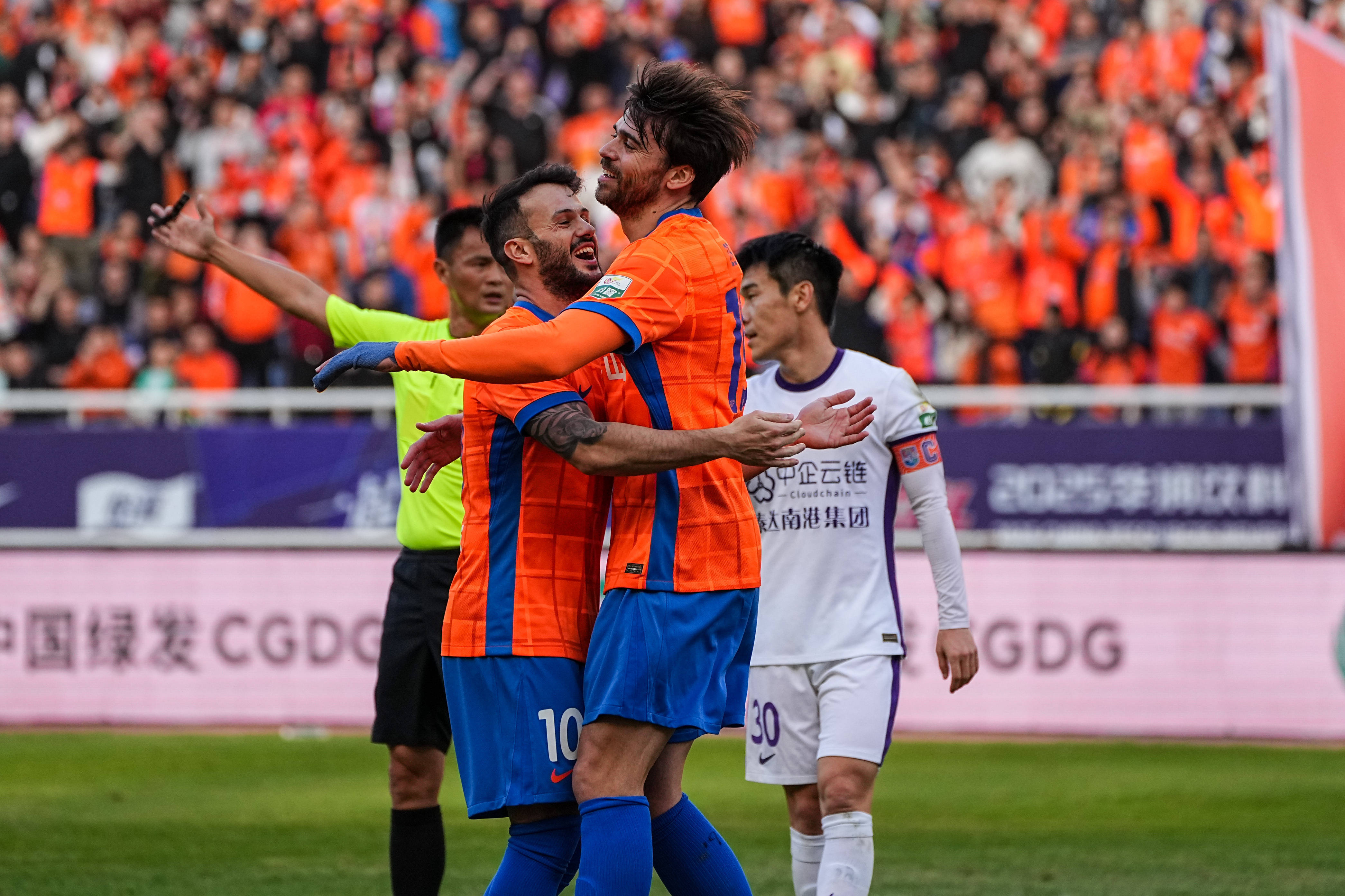 关于中超上海申花VS山东泰山比赛预测泰山近期状态出色的信息