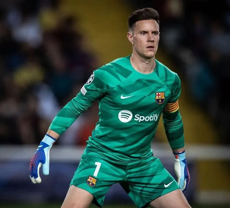 关于特尔施特根拒绝提交医疗报告与巴萨关系紧张的信息