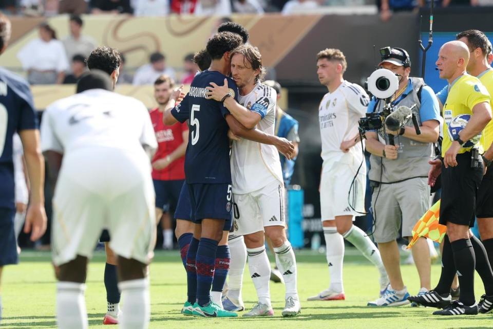 恩里克率队4:0击溃皇马分别带来巴黎和巴萨的简单介绍