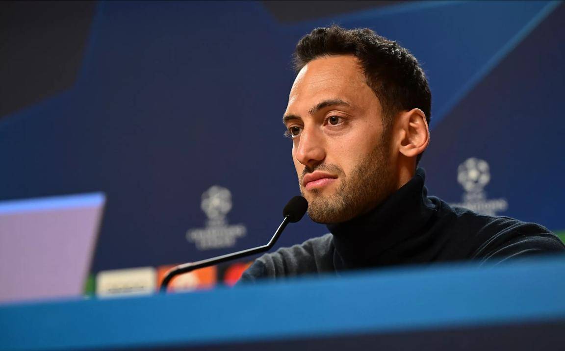 费内巴切求购恰尔汗奥卢国际米兰有意出售球员的简单介绍 费内巴切求购恰尔汗奥卢国际米兰有意出售球员的简单介绍