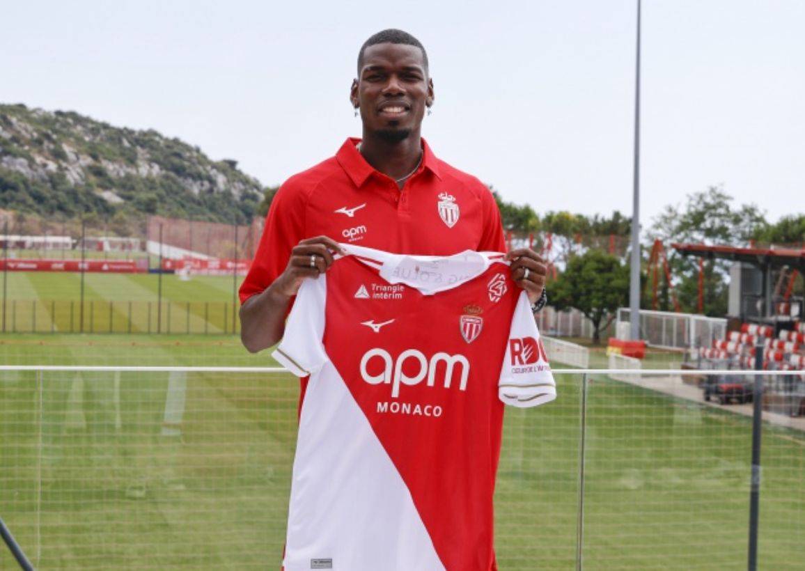 包含博格巴以自由球员身份与摩纳哥签约身穿8号球衣的词条