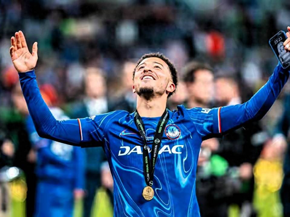 曝多特尚未计划签下桑乔球员薪资过高的简单介绍