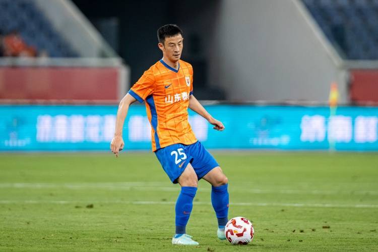 关于记者：阿卜杜肉苏力加盟河南曾效力于山东泰山的信息