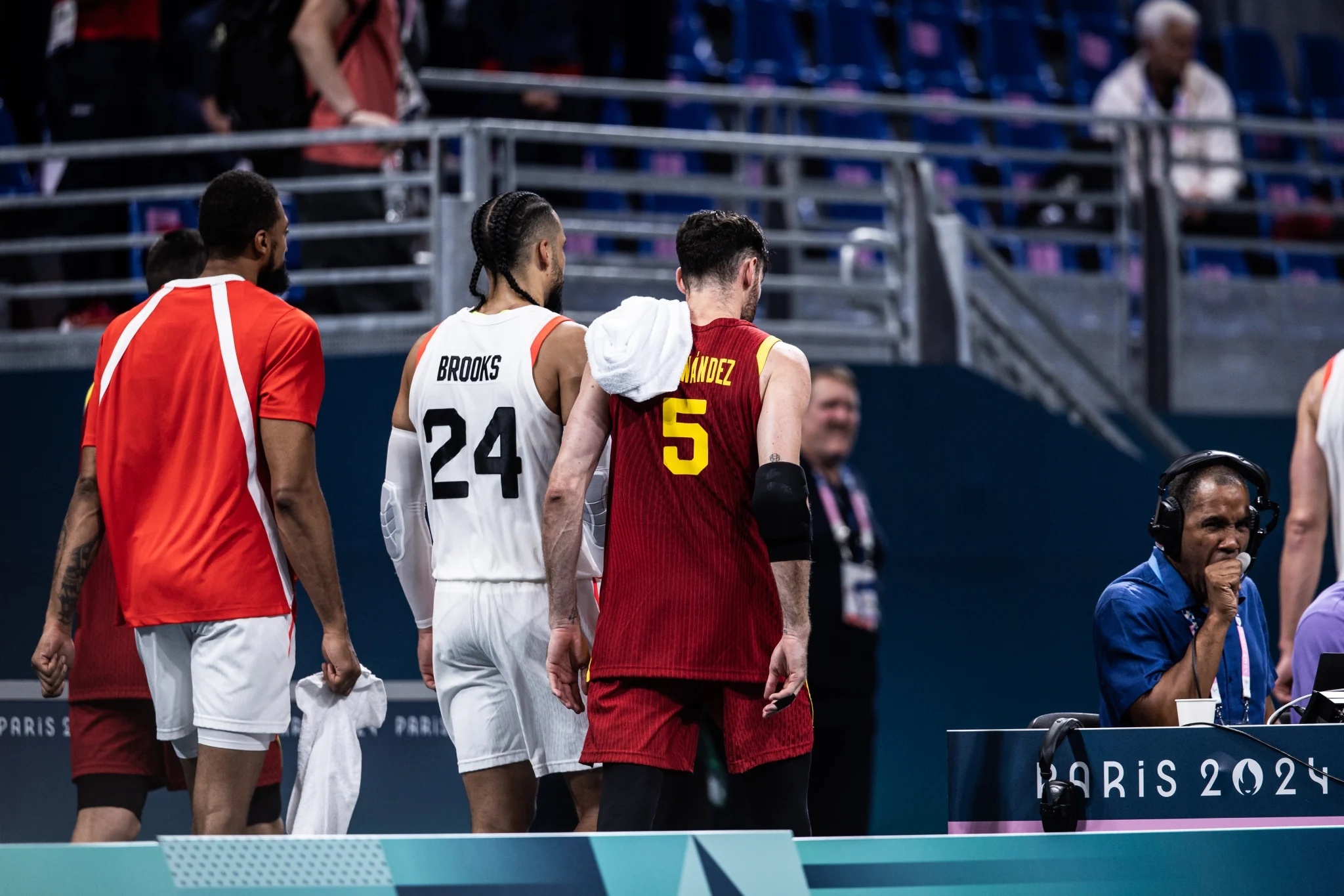 包含西班牙男篮将战格鲁吉亚男篮西班牙男篮星光黯淡的词条