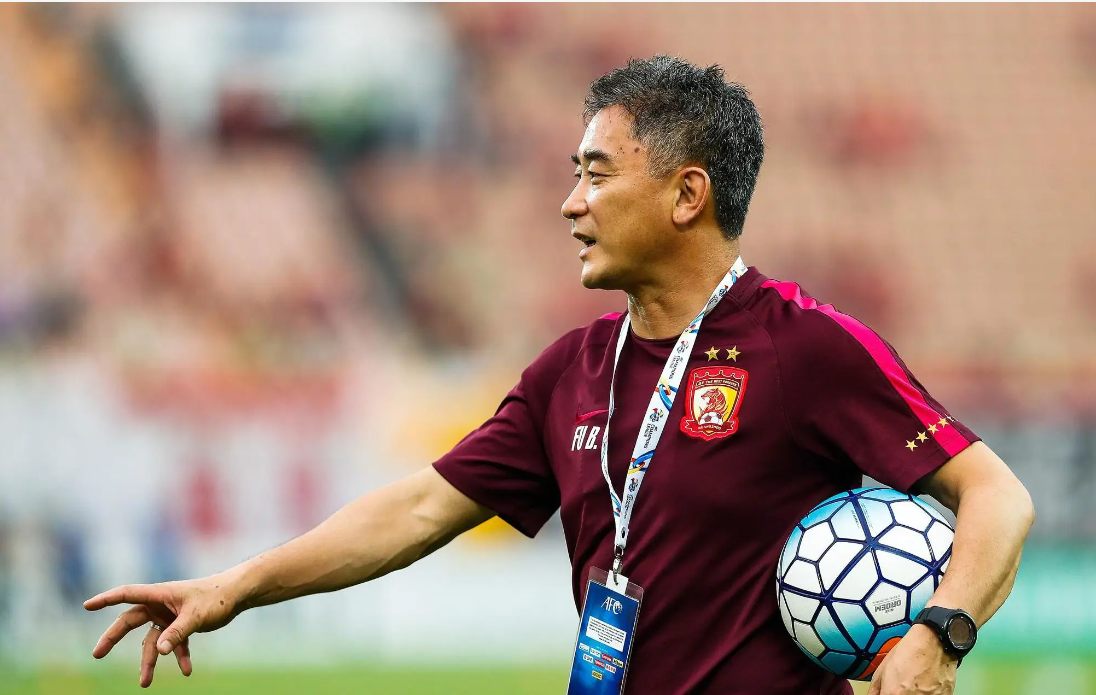 关于曝有足球自媒体博主申请竞聘国足帅位门槛极高的信息