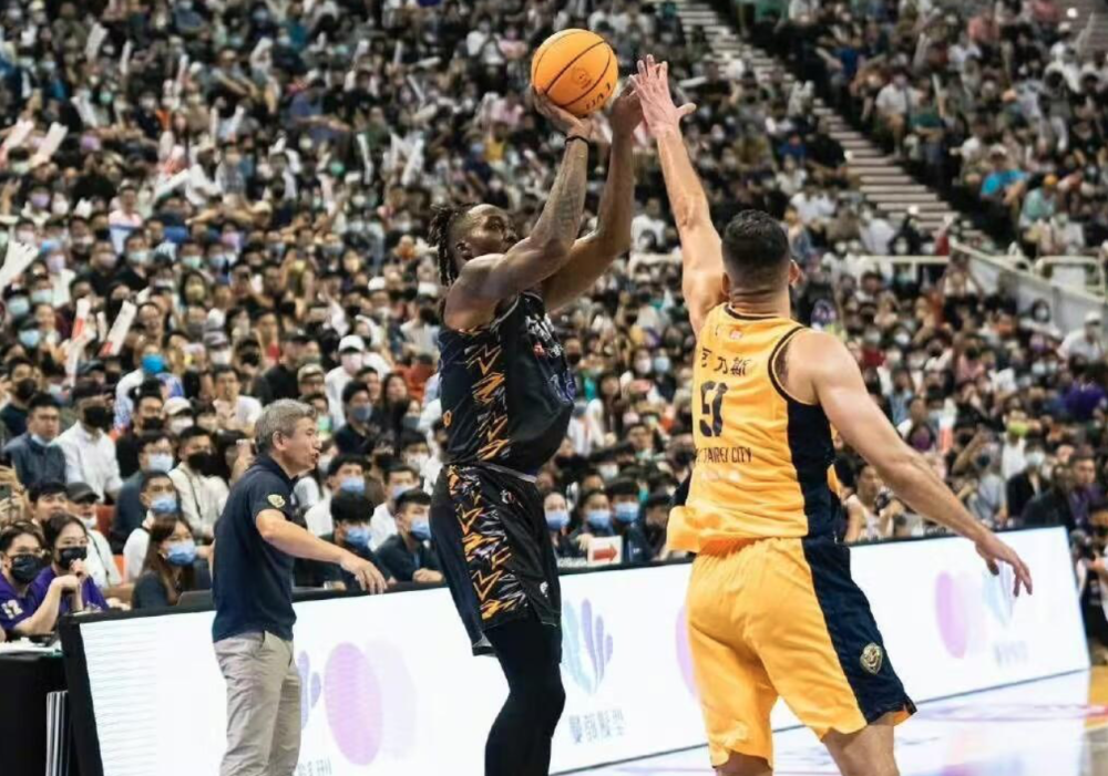 包含中台职大联盟:台啤永丰云豹VS新北中信特攻的词条