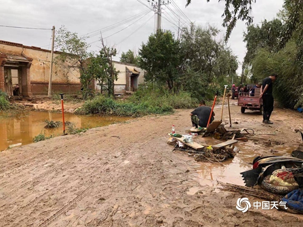 包含帕丘卡与萨尔茨堡比赛中断辛辛那提地区遭遇恶劣天气的词条
