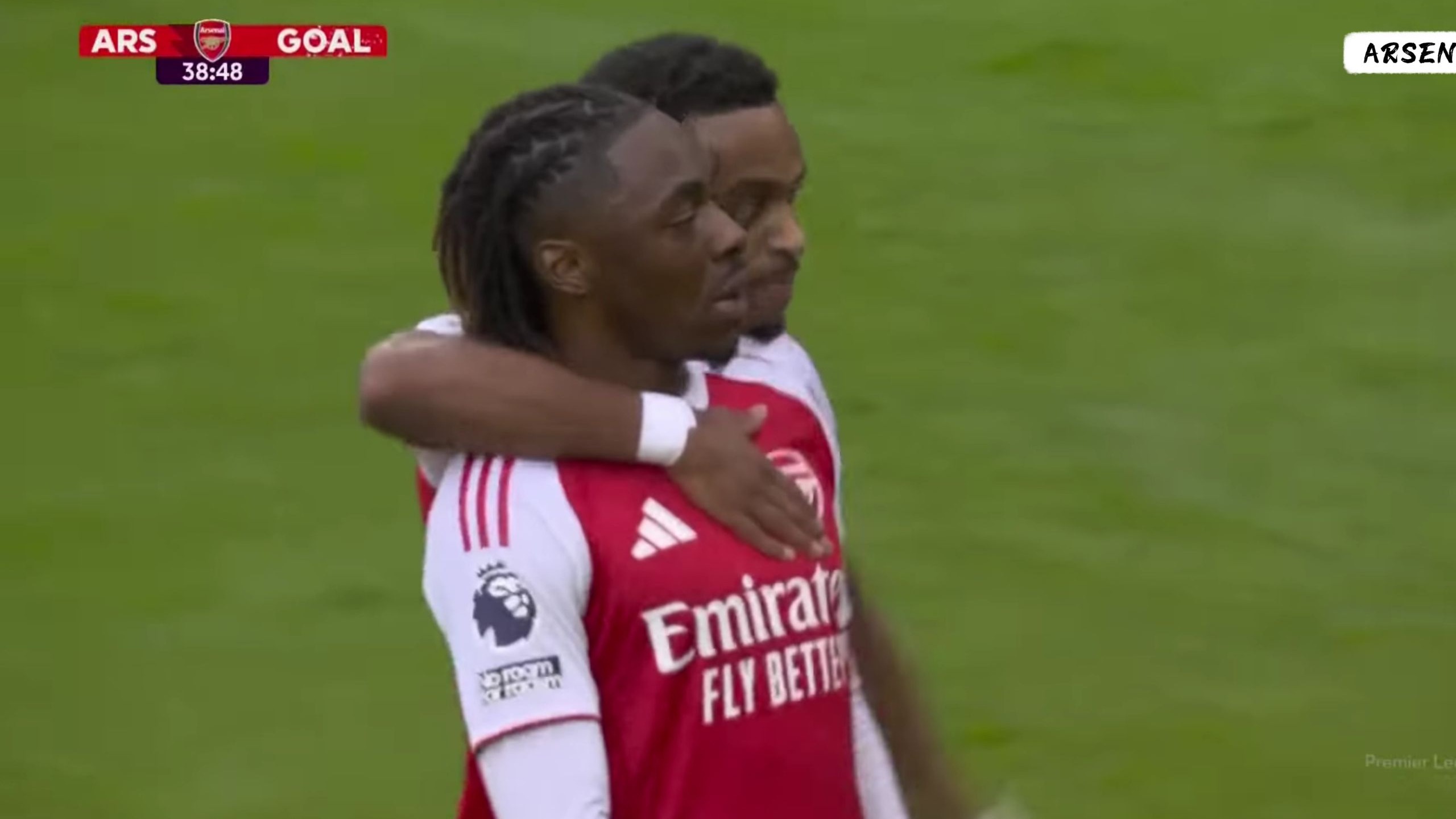 包含曝埃泽愿意加盟阿森纳与水晶宫合约27年到期的词条