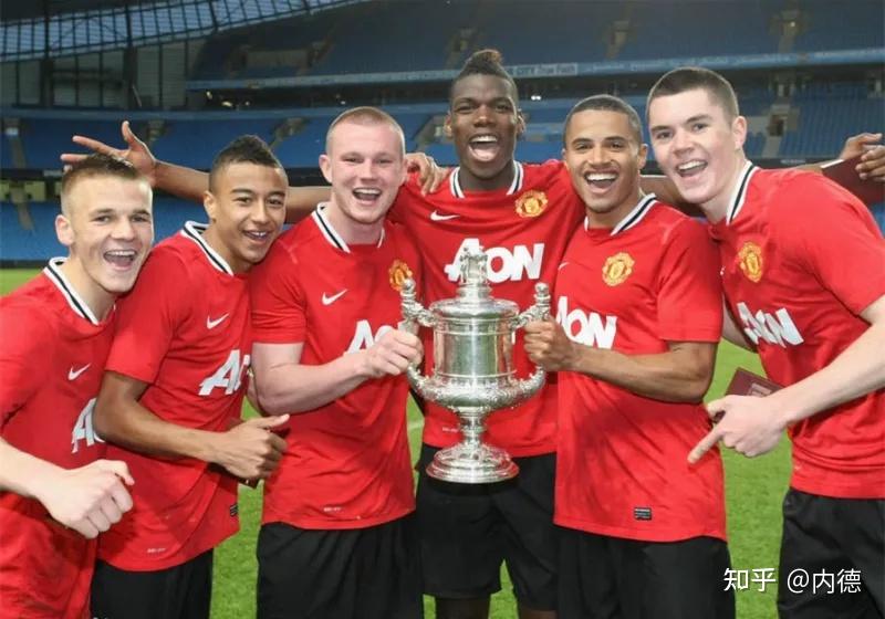 包含尤文图斯官宣买断卡卢卢转会费分三年支付的词条