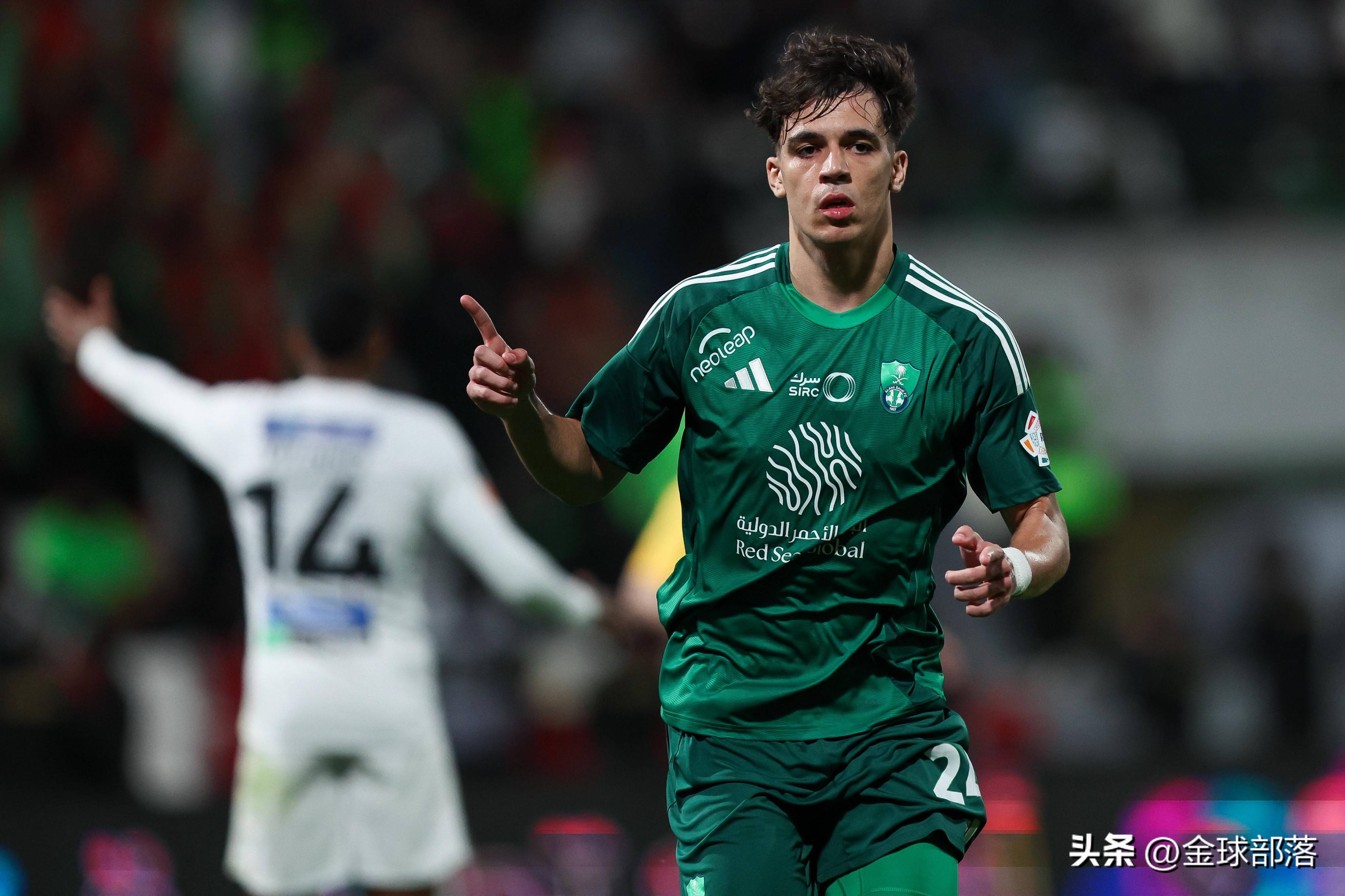 曝曼城后卫巴租借加盟尼斯已达成口头协议的简单介绍