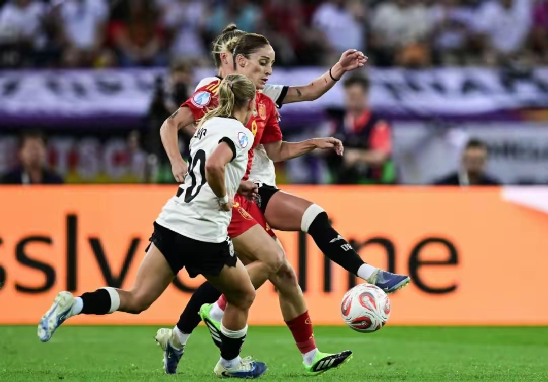 包含英足总杯女：牛津联女足VS卢頓女足的词条