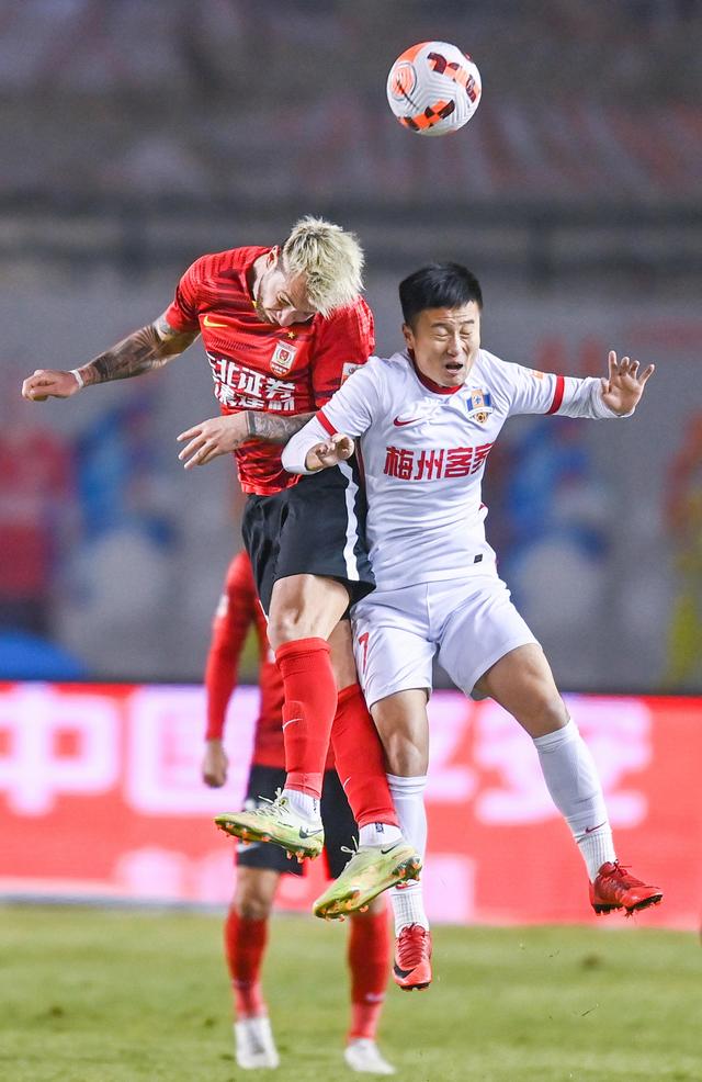 包含中超长春亚泰1-0梅州客家卡米洛破门制胜谭龙进球被吹的词条