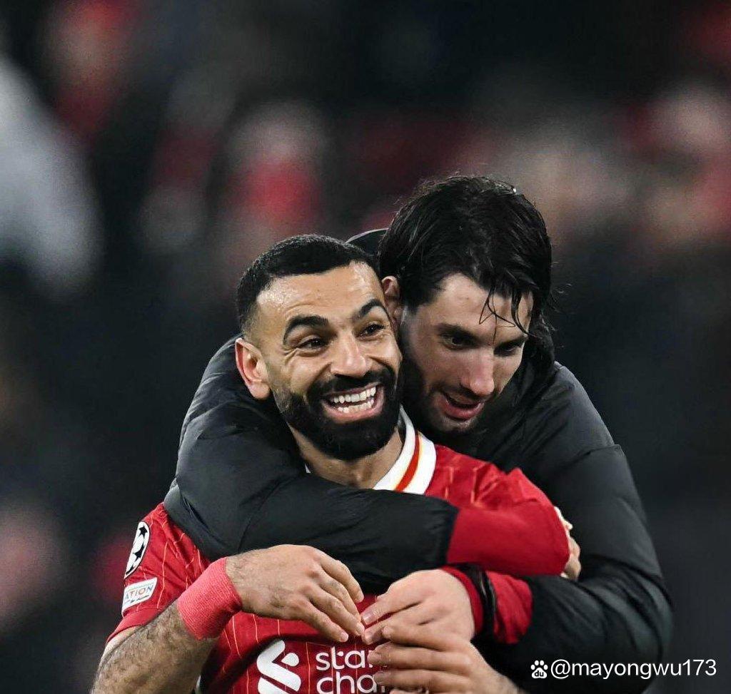 努涅斯与家人一起庆祝夺冠球员今夏或离队的简单介绍