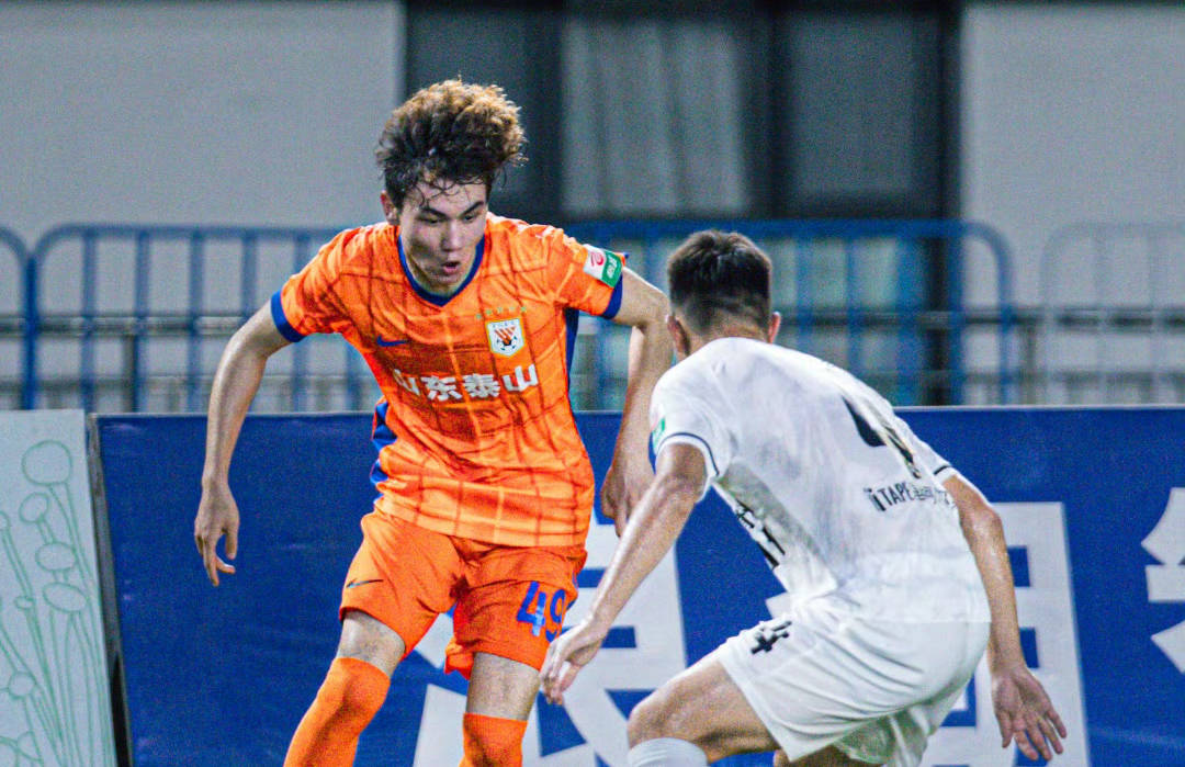 包含泰山队门将刘世博租借加盟青岛红狮租借期为半个赛季的词条