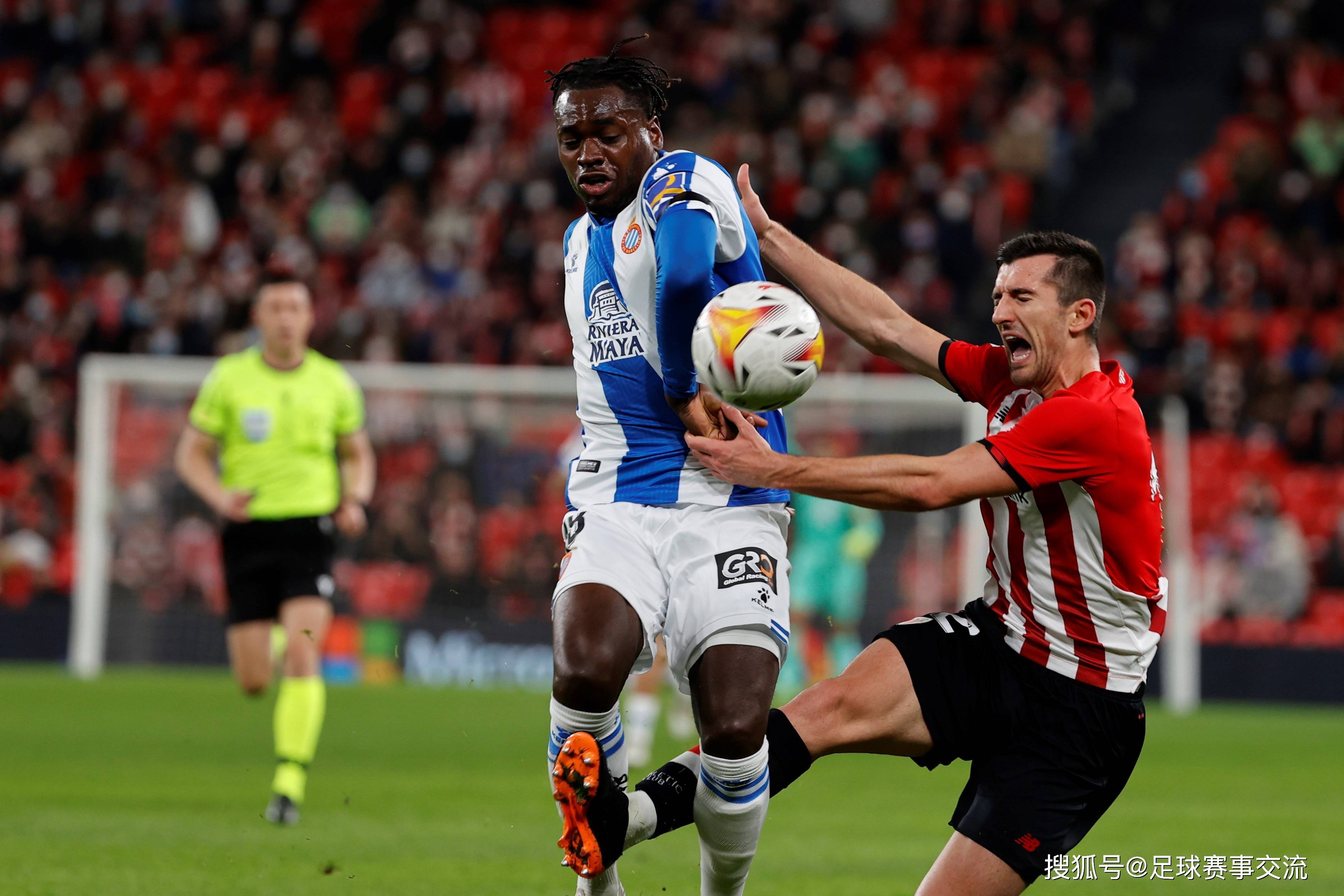 包含英协联杯：布伦特里镇VS狼队U21的词条