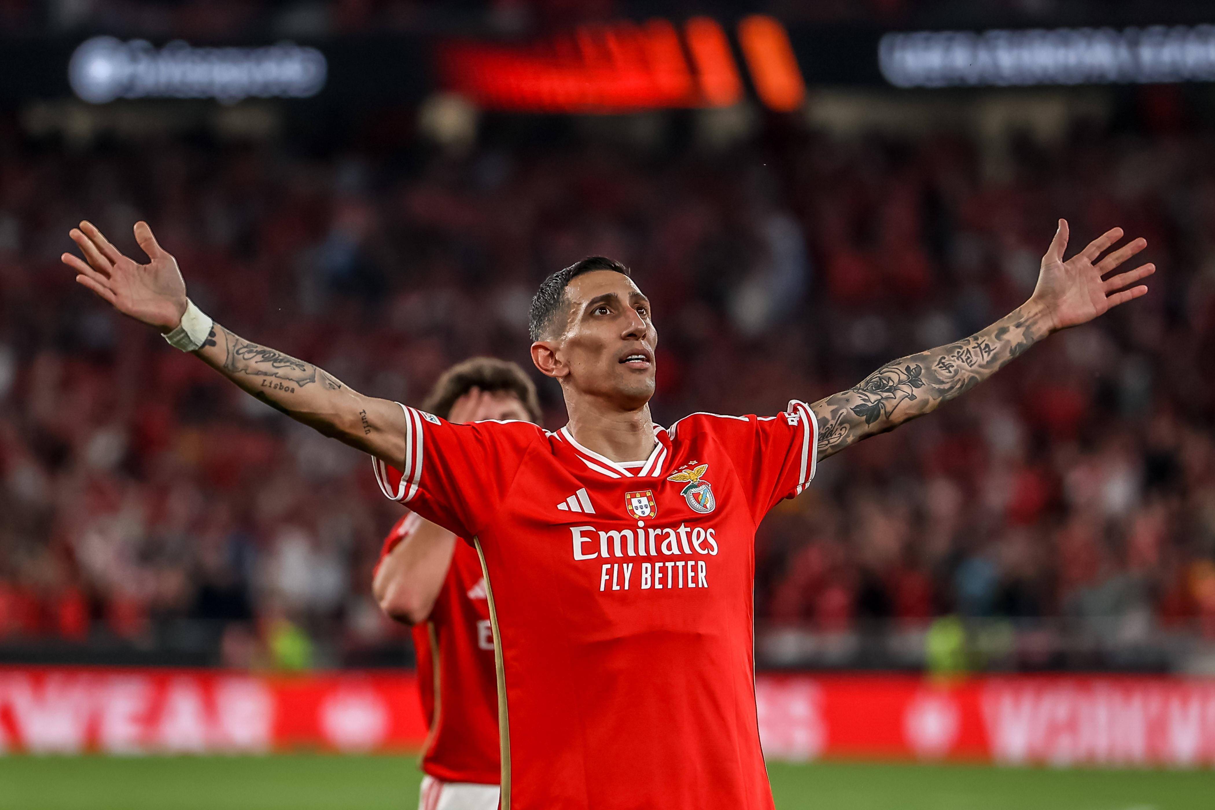 包含世俱杯博卡青年2-2本菲卡飞鹰军团顽强扳平比分的词条