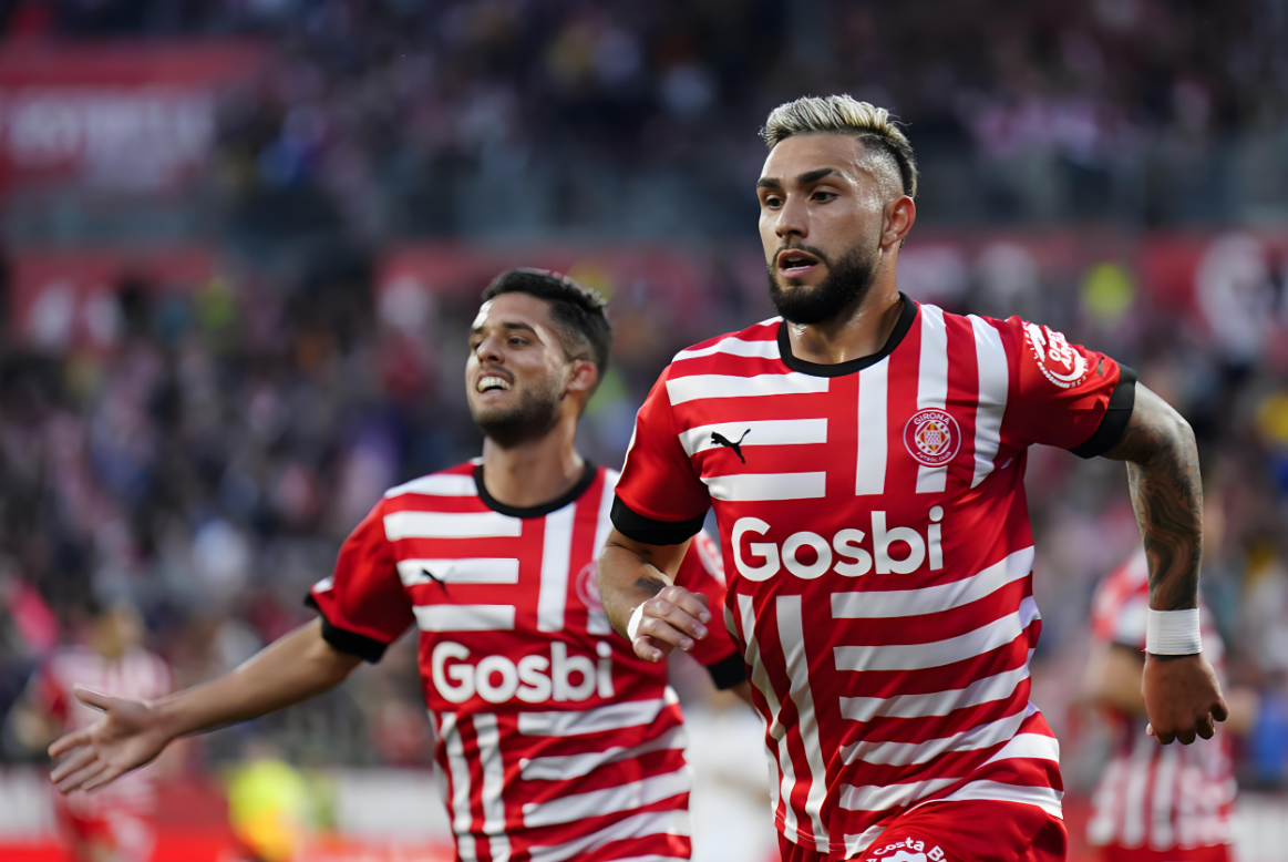 西甲巴塞罗那2-1赫罗纳佩德罗破门阿劳霍补时贡献绝杀的简单介绍