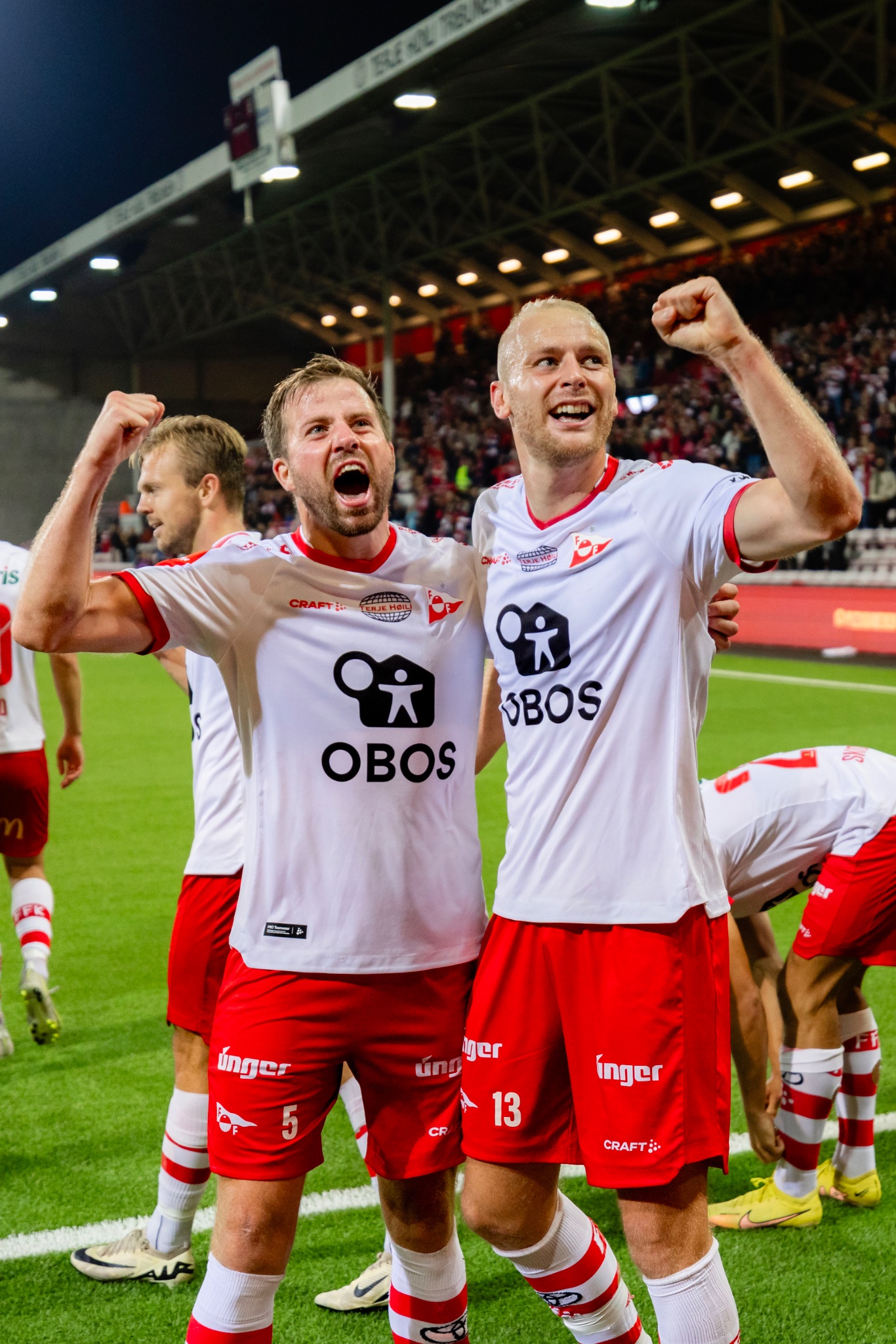 包含英北超：普雷斯科特VS根兹伯勒的词条