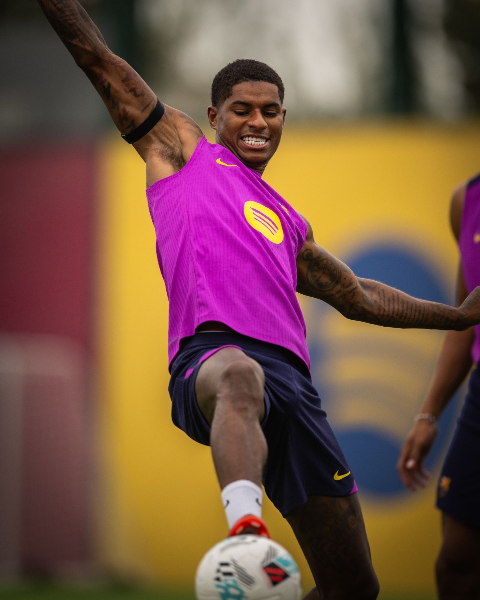 拉什福德分享加盟巴萨的感受巴萨具备争夺欧冠的实力的简单介绍