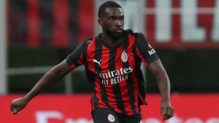 包含AC米兰接近与托莫里续约球员将继续留在红黑军团的词条