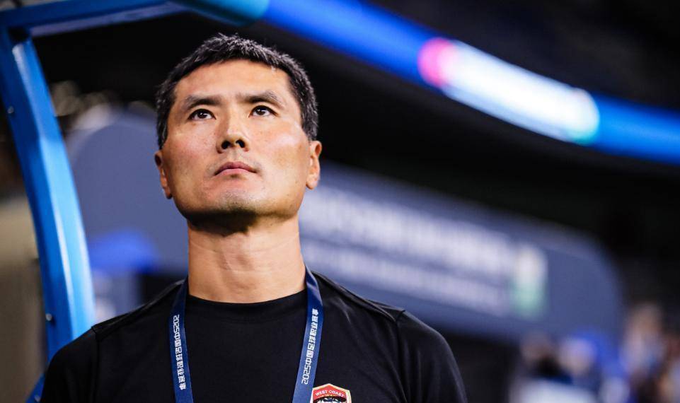 包含记者：邵佳一教练组土洋结合更受青睐借鉴男篮选帅模式的词条