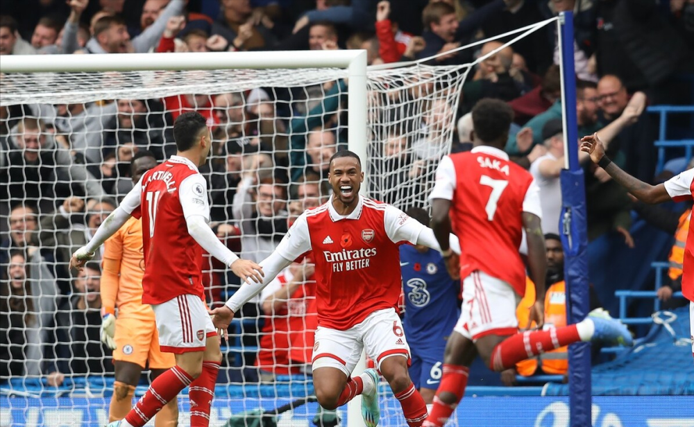 包含阿森纳正在同时推进三笔交易均属于进攻补强的词条