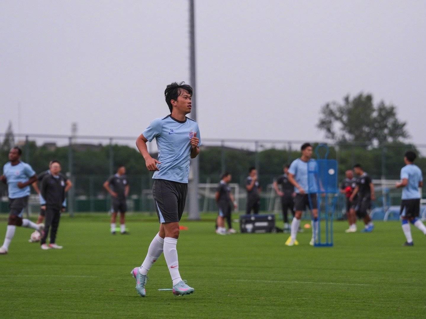 关于媒体介绍申花赛前训练情况备战联赛的信息