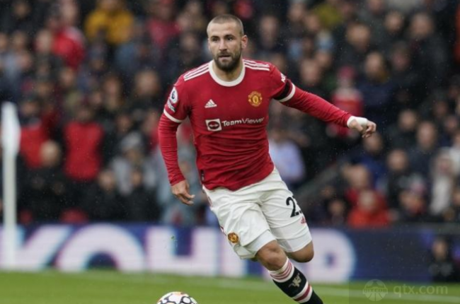 关于曝卢克肖将离开曼联正在考虑沙特联赛的报价的信息