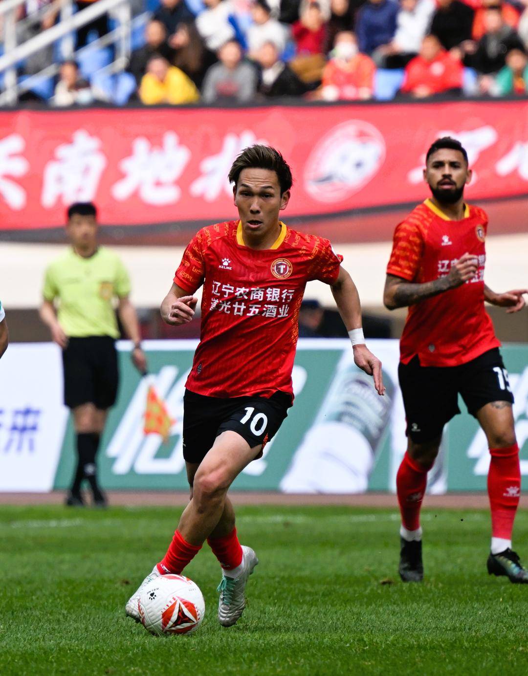 辽宁铁人队：中甲第一强阵名副其实提前冲超成功的简单介绍