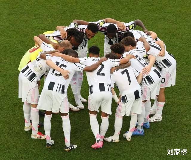 包含曝尤文和费内巴切在追逐桑乔球员倾向留在五大联赛的词条