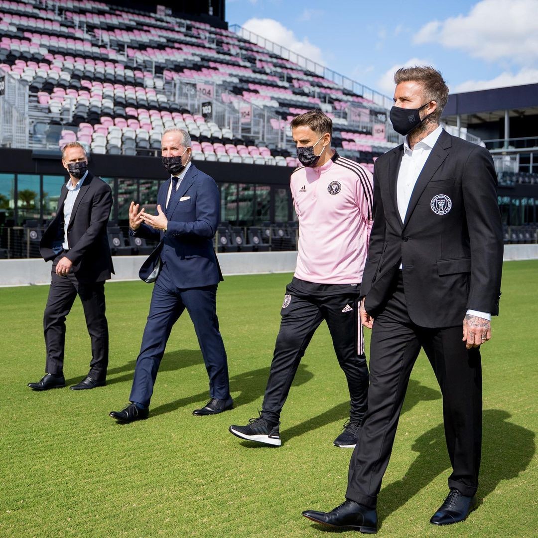 关于英格兰计划在迈阿密备战世界杯正和小贝商议的信息