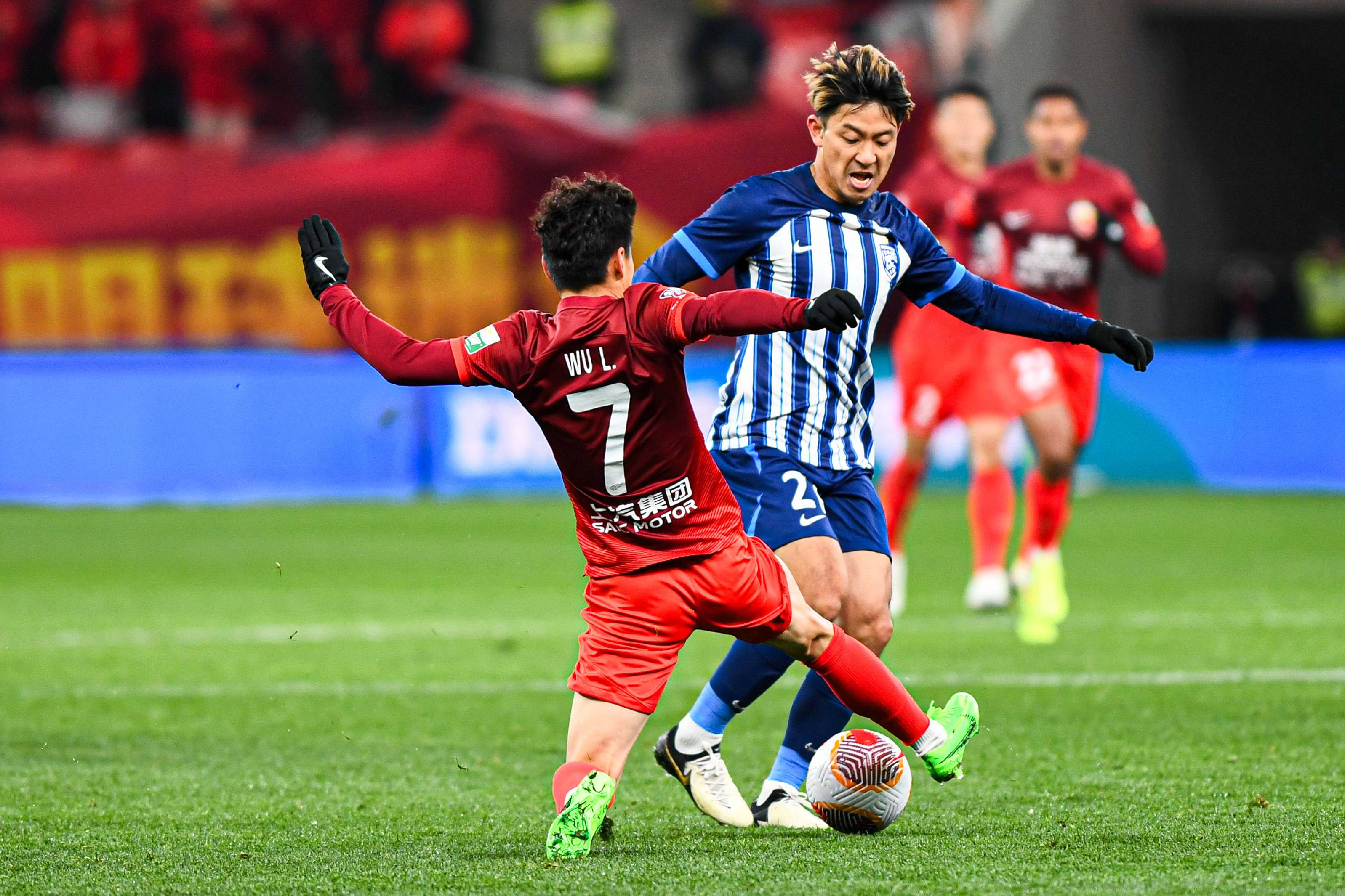 包含中超青岛海牛3-4上海海港莱昂纳多、兰克尔-泽梅开二度李新翔建功的词条