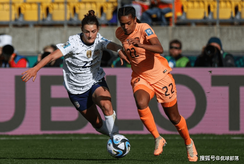 包含英足总杯女：牛津城女足VS斯文登女足的词条