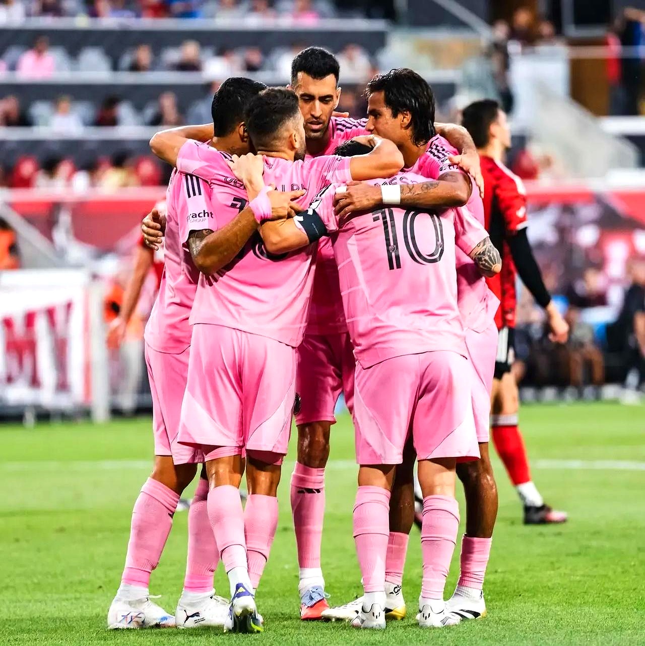 包含美职联球员薪水排名榜：梅西2045万美元最高孙兴慜第2的词条