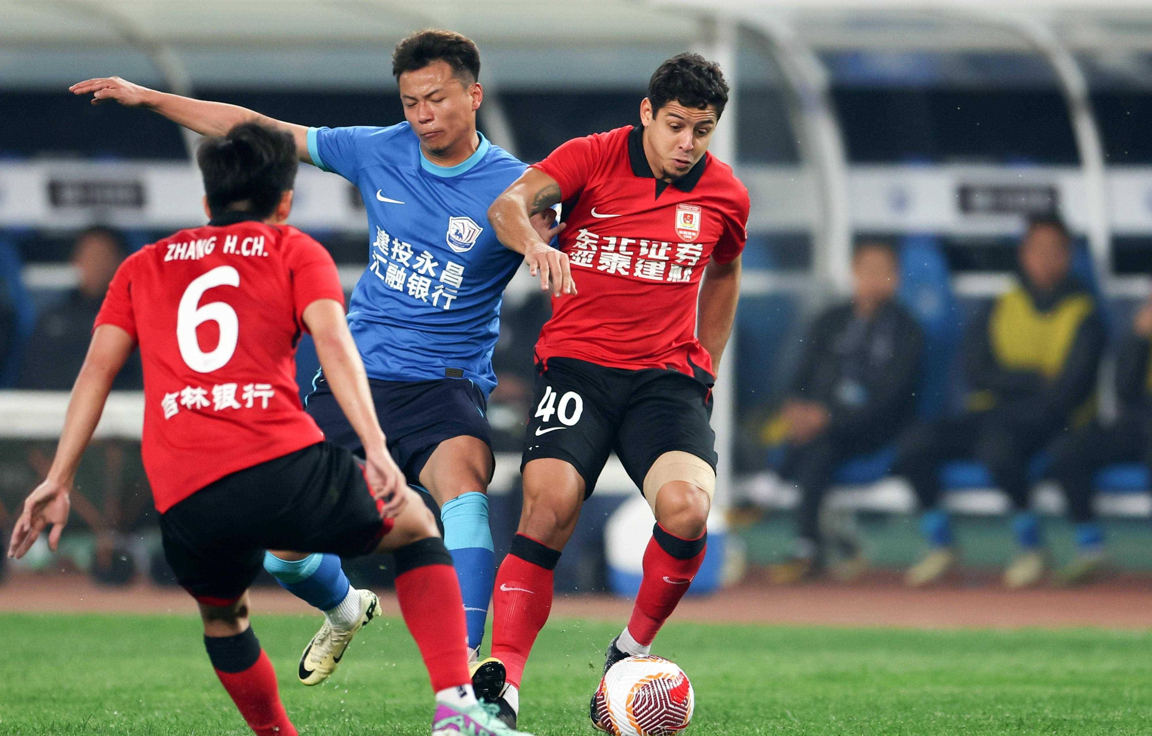 中超：青岛西海岸VS长春亚泰的简单介绍