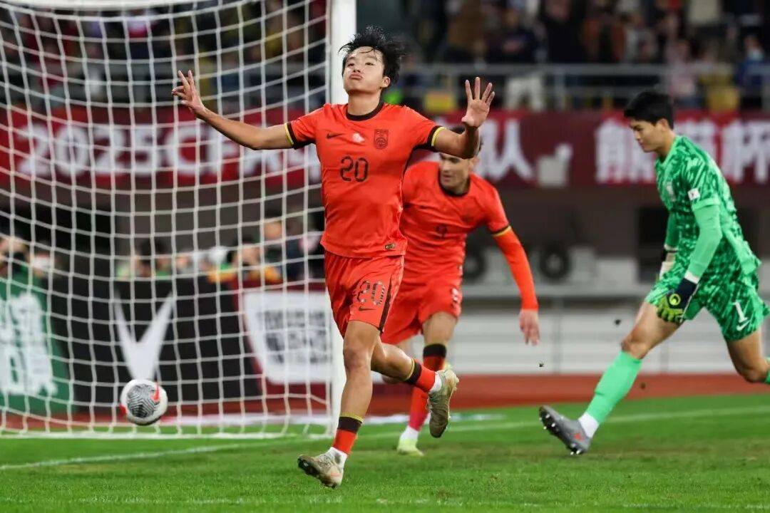 韩媒：中国男足太弱国足完败韩国