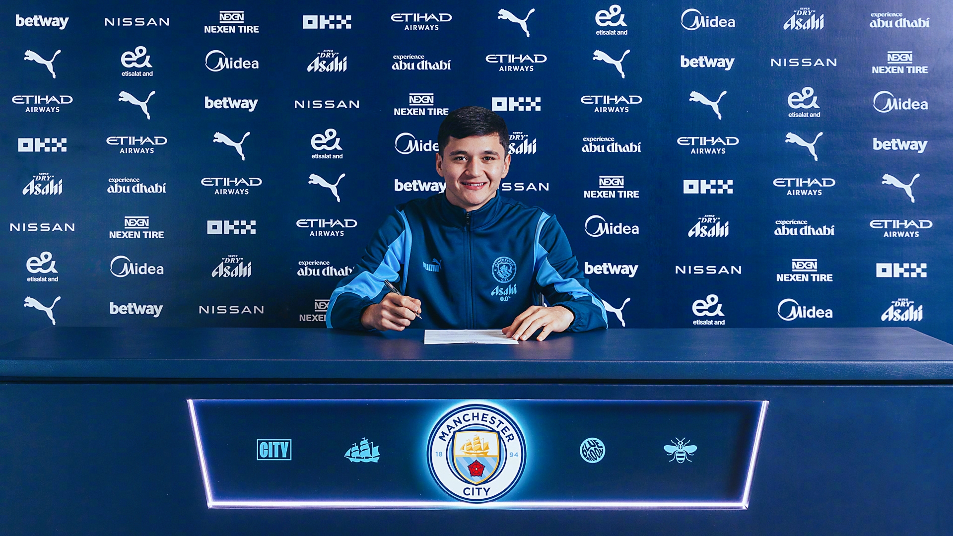 胡桑诺夫退出乌兹别克名单球员小腿受伤的简单介绍