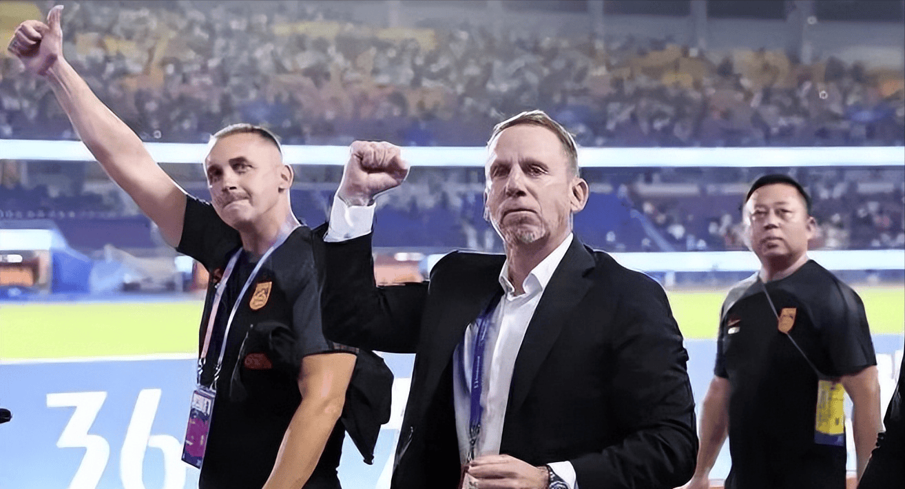 关于成耀东任上海海港B队主帅群年刚离开U21国足的信息