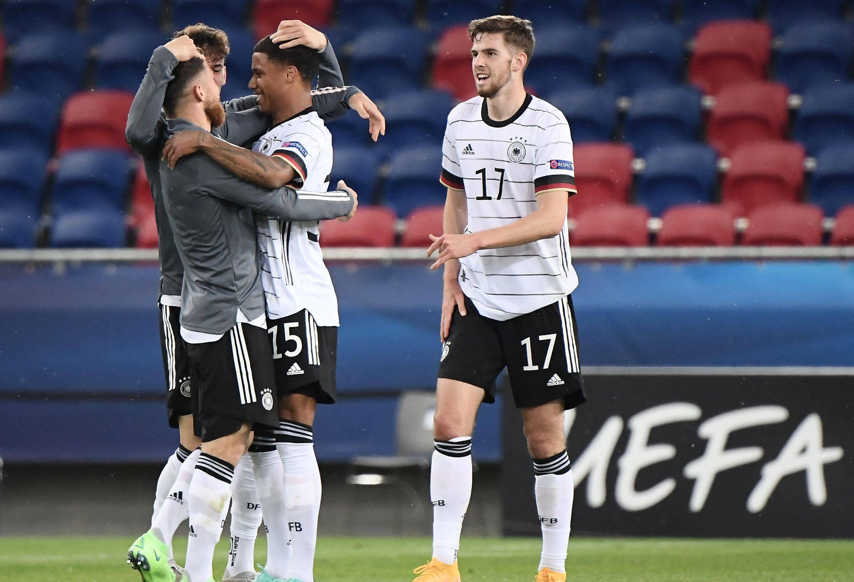 关于英格兰欧青赛小组出局三场比赛未尝胜绩的信息