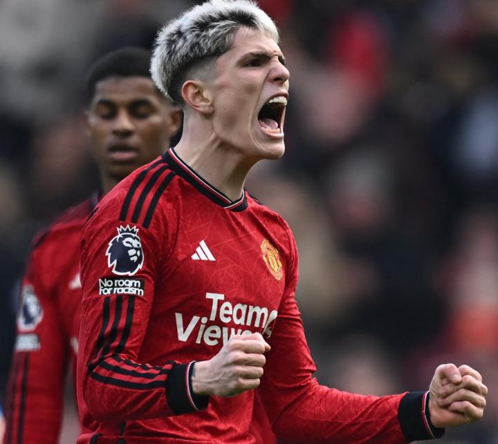 关于勒沃库森考虑签下加纳乔和安东尼填补维尔茨离队空缺的信息  第1张