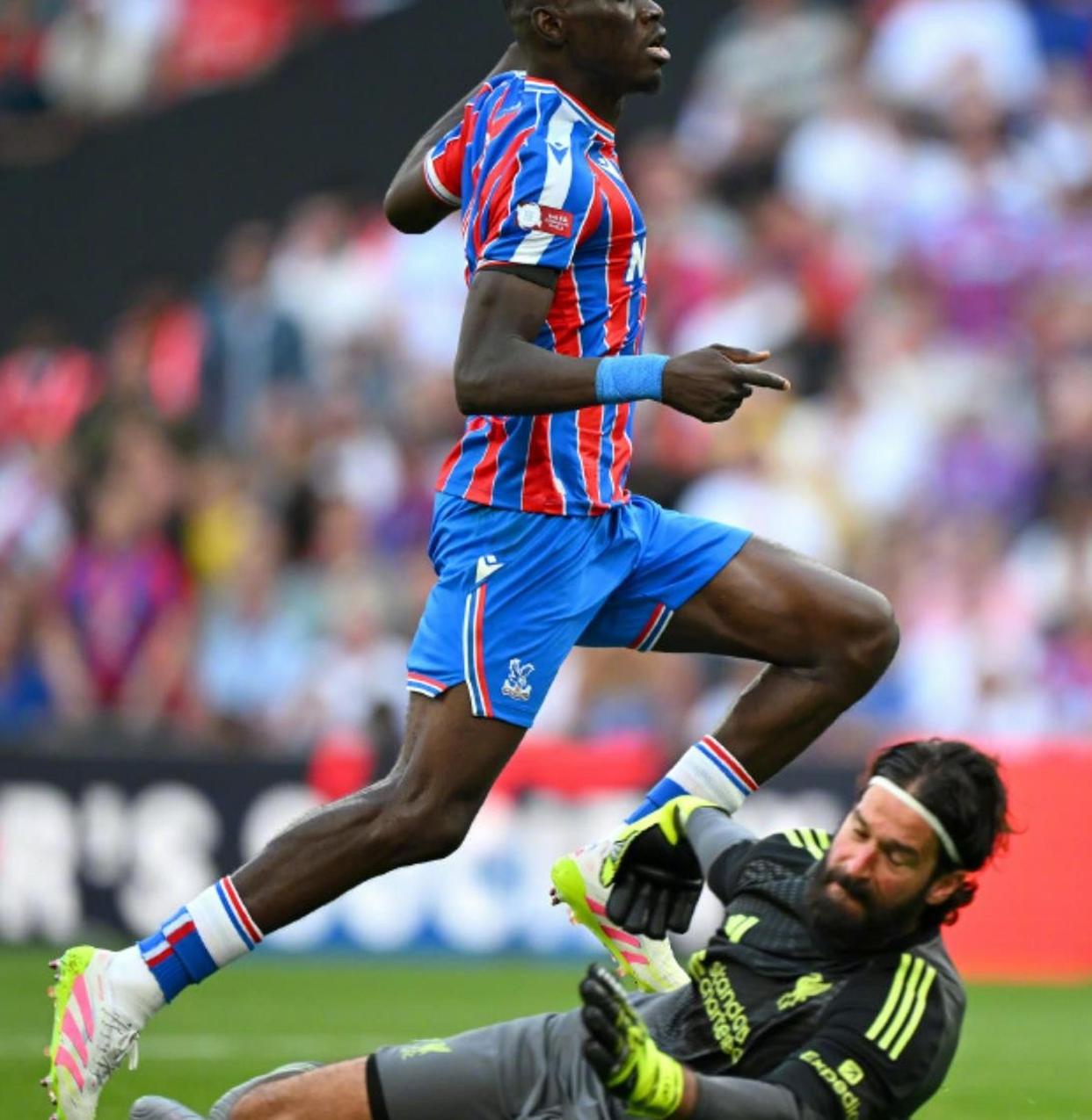 利物浦友谊赛前看台发生误报导致球迷紧急疏散后又重返座位的简单介绍  第2张