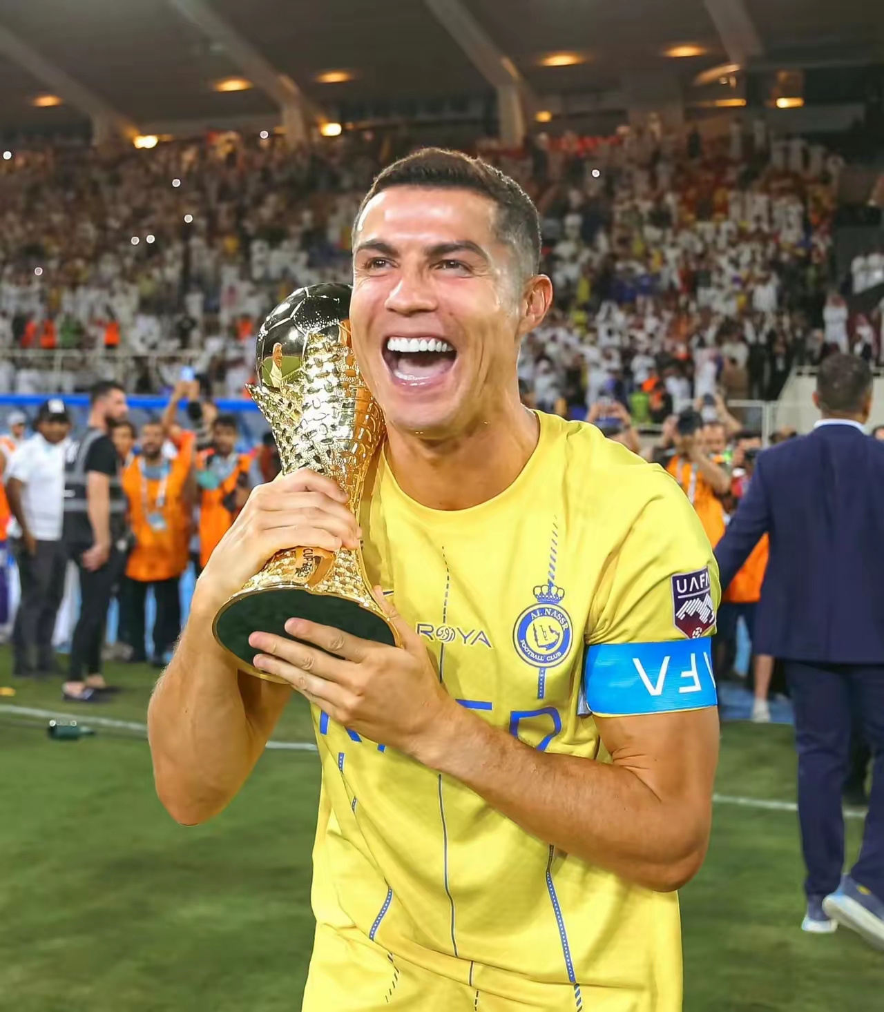 包含C罗以25球夺沙特联金靴蝉联金靴奖的词条